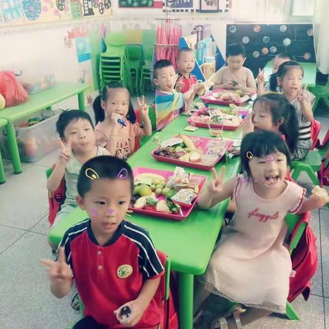 星星✨大四班中秋节《花好月圆人团圆》零食分享会🍇🍌🍐🍳🍍🧀🍤🍗🌯🌮🌭🍕🍖