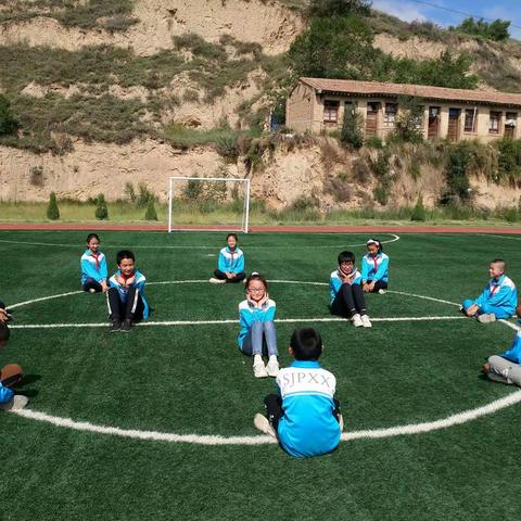 昔我来思，桃李累累；今我往矣，杨柳依依！