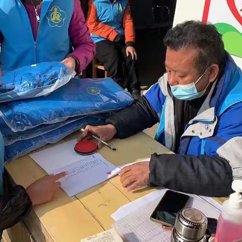 让这个冬季温暖起来——九华乡残疾人之家为庇护人员发放新冬装