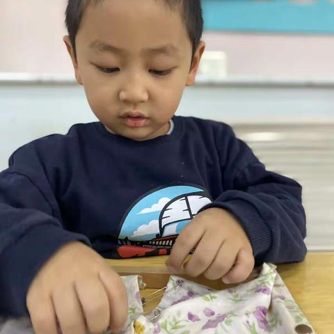 燕郊幼幼幼儿园中二班十二月课程回顾