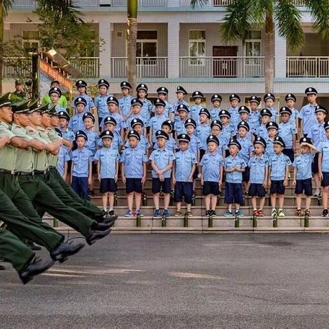 “甲迅学苑”同你走进警营，感同身受警营教育，“我是小特警”夏令营开营啦……