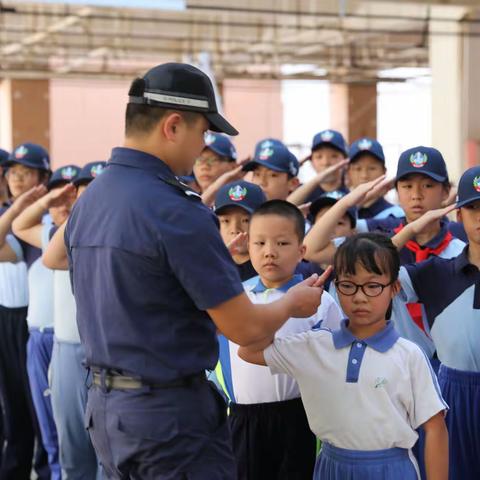 心中有灯塔，人生不迷茫        ——基地连续开展多场暑假少警活动