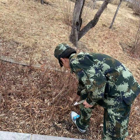 扎兰屯职业学院应急分队   学习雷锋好榜样