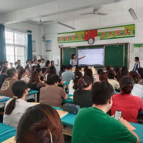 骄阳似火，爱在夏末                 ﻿                  家校合力，共创未来——雪枫实验学校小学六年级家长