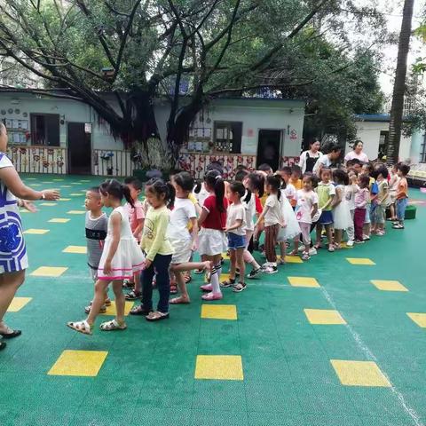 小树林幼儿园北园大一班，家长走进课堂一日生活活动。