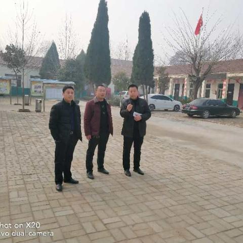 说普通话，用规范字，是时代发展的必然趋势——县语委办对褚庙乡两所学校进行语言文字标准化学校达标验收