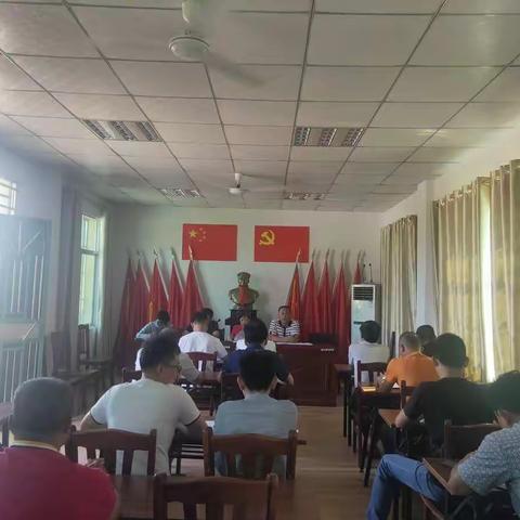 头竹村委会召开会议传达镇脱贫攻     坚会议