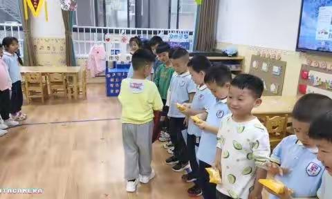 柯贝米艺术幼儿园中二班第十一周影集2022-04-30