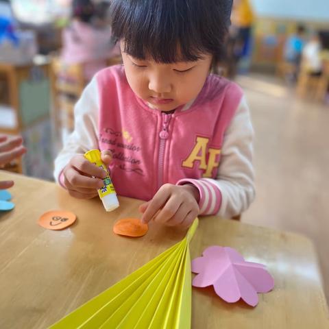 💐💐感恩有你，与爱同行——铁科院幼儿园中二班三八妇女节主题活动