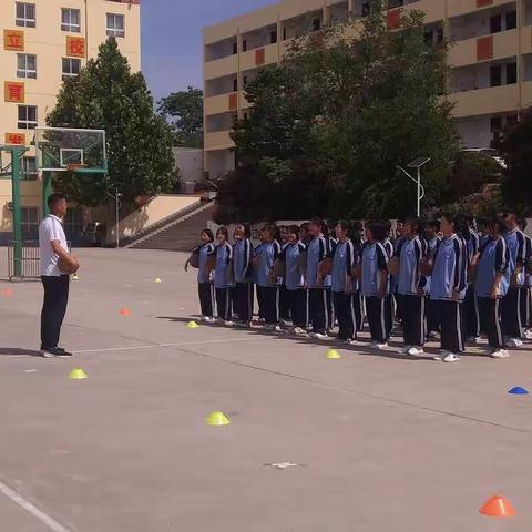 展体育课堂风采，促教师专业成长——2022年嵩县中小学体育与健康优质课观摩活动