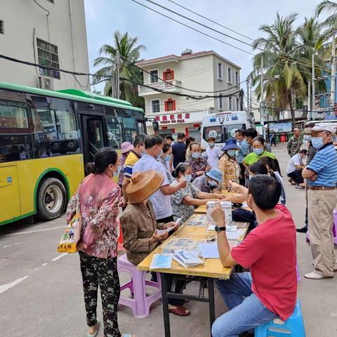 新冠疫苗接种流动车进榆红村为60岁以上人群接种疫苗