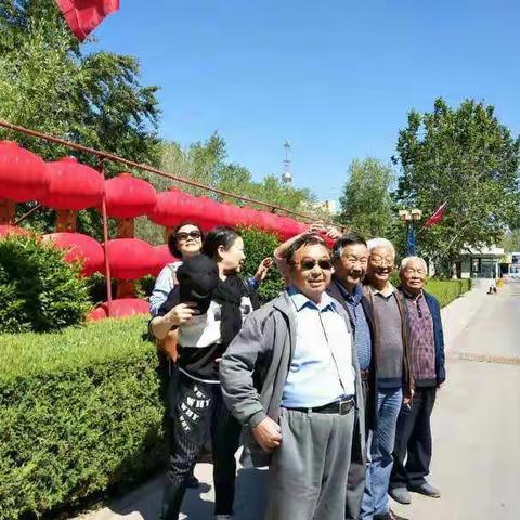 一八年五月十九日，歌友在州宾馆聚集留影