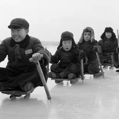 我们回不去的童年老照片