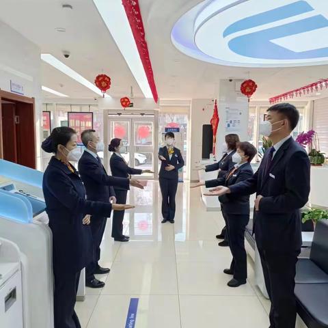 学习雷锋精神  传递春日温暖