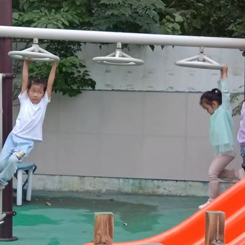 鱼邱湖街道中心幼儿园自主游戏之挑战吊桥