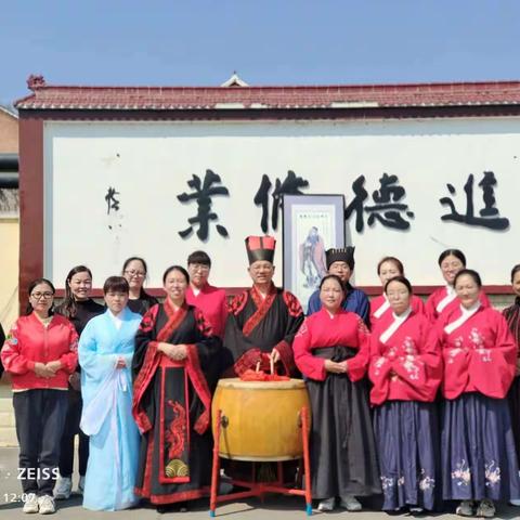 至圣先贤孔子诞辰2573周年纪念日，泽州英杰小学举行“祭孔”活动。