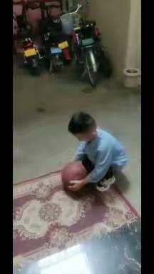 我运动我快乐—一年级三班何昱良