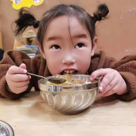 《舌尖上的伟才》玫瑰郡伟オ幼儿园11月第一周食谱