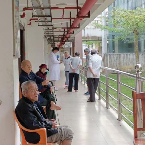 甲子镇卫生院前往甲子敬老院开展2023年慢性病随访工作