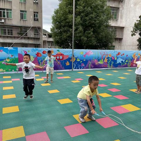 《快乐每一天》记录大班宝贝幼儿园一日活动