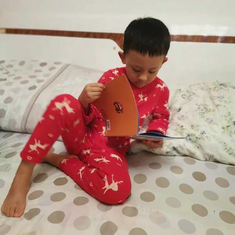 《小鱼海洋》东盛小学一年四班吕宜珈的家庭读书会——第十一期