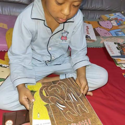 《小鱼海洋》东盛小学一年四班吕宜珈的家庭读书会——第二十一期