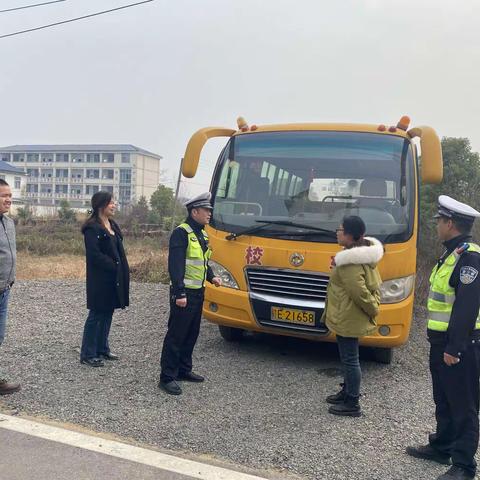 校车安全大检查 ，护航平安上学路——新滩乡辖区幼儿园校车安全专项工作