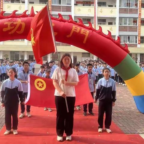 点亮青春，铸就梦想——武鸣区仙湖镇中心学校八年级十四岁集体生日仪式