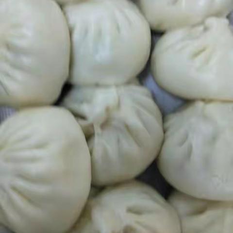 青岛中学东餐厅3月8早餐