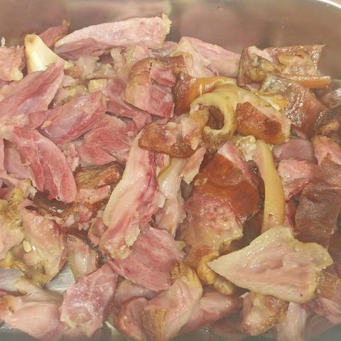 青岛中学东餐厅3月8午餐