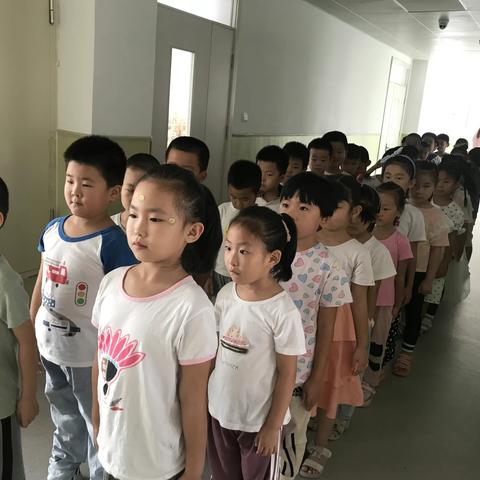 走进小学，梦想起航-大三班幼儿参观小学活动