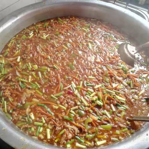 阳光少年辅导班位于林州市市直十中（九小）对面，九年来专业 专心服务学生吃饭、住宿、学习。电…（副本）