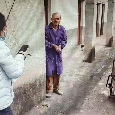 黎圩镇开展城镇困难群众入户慰问