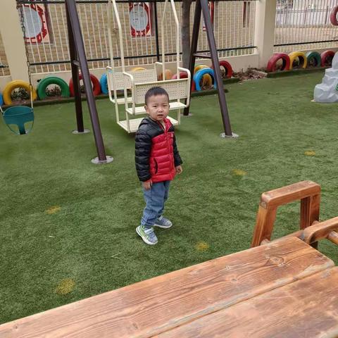 2021年12月12号，我带着壮壮和朵朵来到仙坛幼儿园游玩