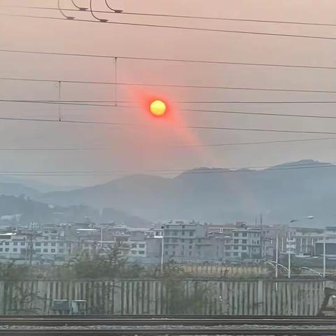 山边的落日🌇