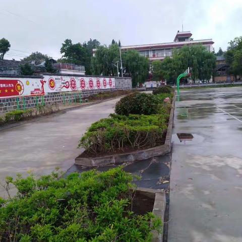 兴龙完全小学