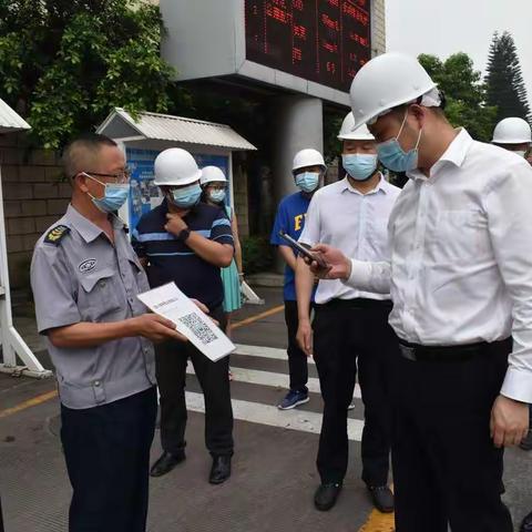 夹江县县长张毅莅临四川铭帝视察复工复产和疫情防控工作
