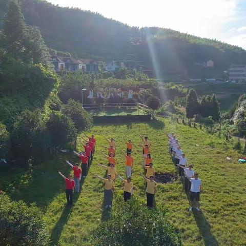 阳光、绿水、青山和你都是夏天的感觉