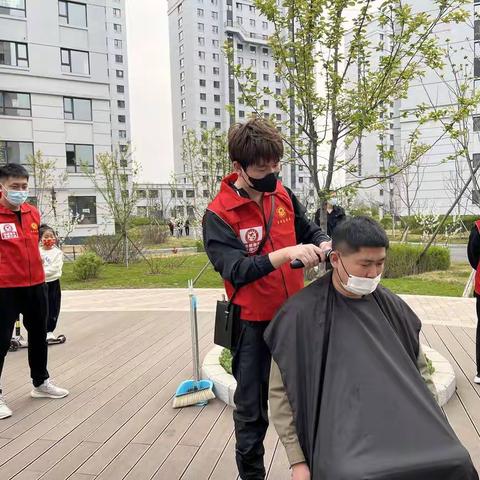 白山社区：共克时艰抗疫情 义务理发暖人心