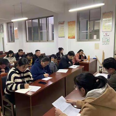 不忘初心，奋步向前——新泰一中2021级高一二级部青年教师座谈会顺利举行!