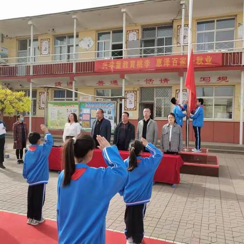 “衣”路相伴，情暖心间——徐家庄村两委向徐家庄小学学生捐赠爱心校服