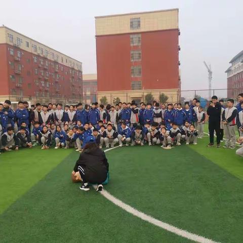 辉县市大成实验学校七年级学生学习心肺复苏法