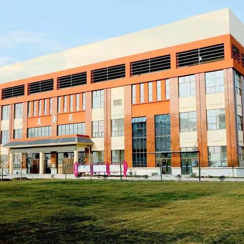 精细化管理 最优化服务                  ———祝贺大成实验学校获“新乡市中小学校一级食堂”殊荣