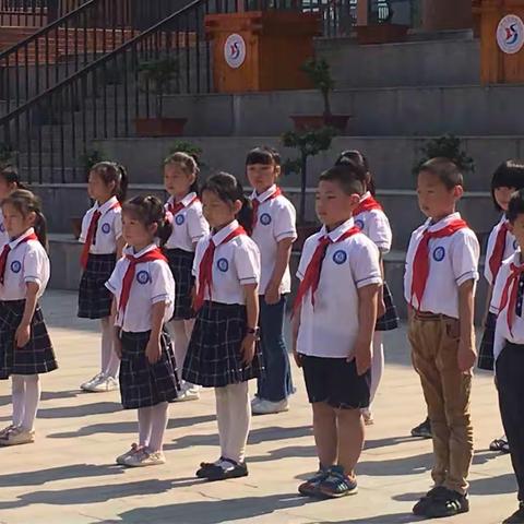 在这万物复苏，春暖花开同时也是极其特殊的一个日子里，一二学部送给了学生极其特殊的礼物