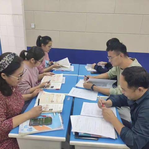 集思广益，聚力教学——记郑城镇第一中心校六年级集体备课