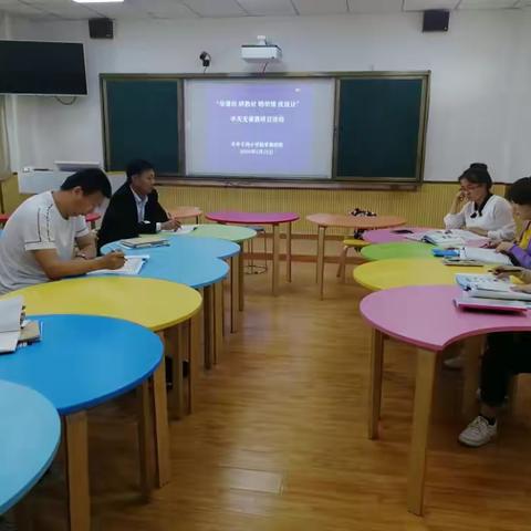 教研促成长         课堂展风采                    --羊井子湾小学“半天无课教研日”活动有序开展