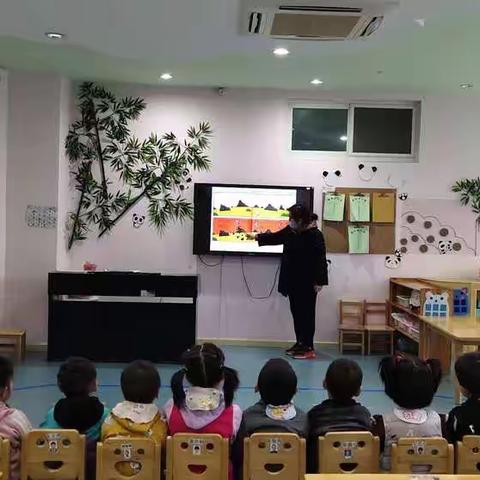 ❤❤❤桐华幼儿园小三班"智慧父母进课堂"启动啦～       本次活动家长朋友们都踊跃报名参与，大朋友们给我们带