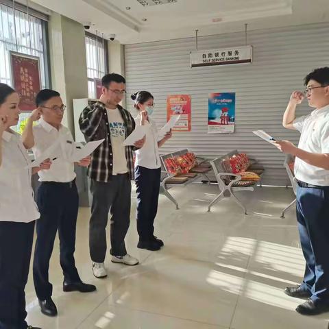 阿盟分行巴彦浩特新城支行开展“弘扬五四精神，敢当时代责任”主题团日活动