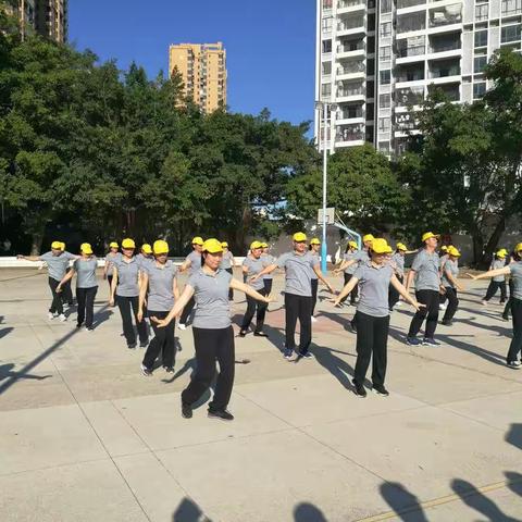 水东中学师生举行禁毒操暨集体舞汇演