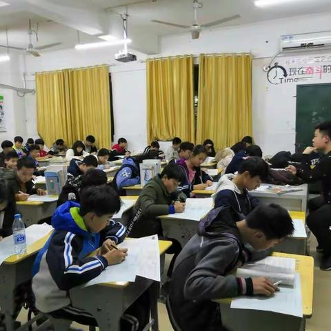 初二年级举行迎统测模拟考试